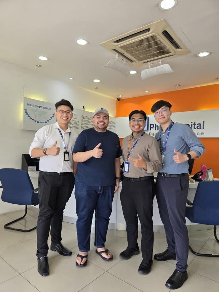 Wafi bersama pasukan Phillip Capital